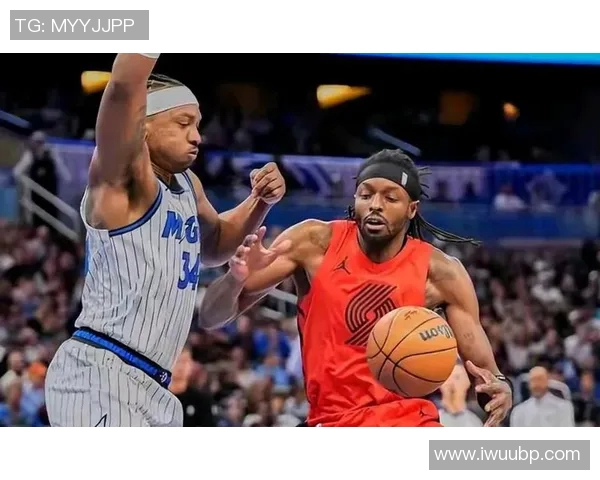 杰拉米格兰特如何在NBA赛场上展现个人才华与团队合作的完美结合