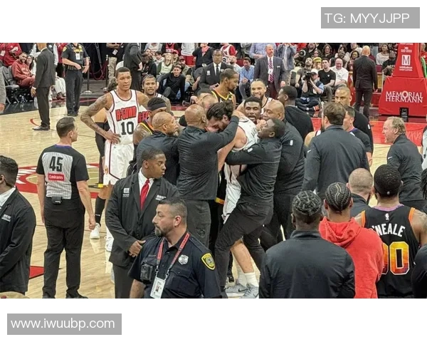 雷霆与马刺激战正酣1月11日精彩对决引发球迷热议 雷霆与马刺激战正酣1月11日精彩对决引发球迷热议