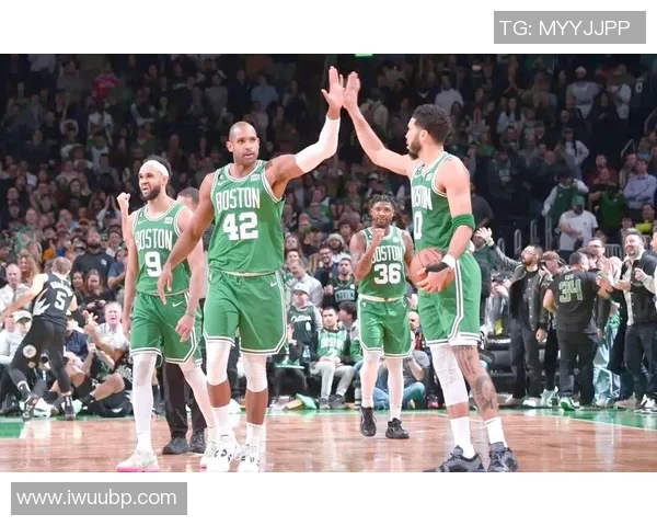 黄蜂与凯尔特人激战正酣谁能在NBA赛场上笑到最后 黄蜂与凯尔特人激战正酣谁能在NBA赛场上笑到最后