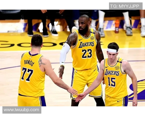 2006年湖人与雷霆的激烈对决回顾与精彩瞬间分析